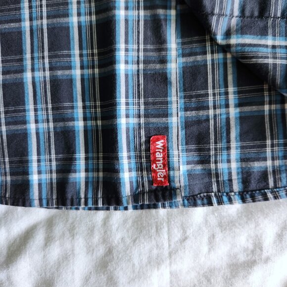 Wrangler Shirt Wrinkle Resistant Men's Large Blue Plaid Short Sleeve Button Down - Picture 6 of 9